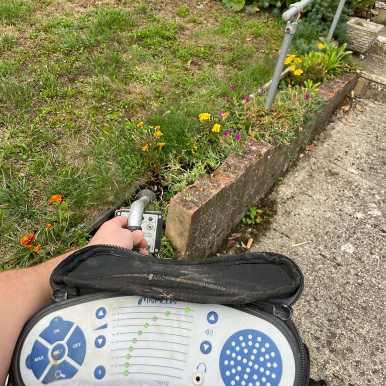 Pipe locating and tracing